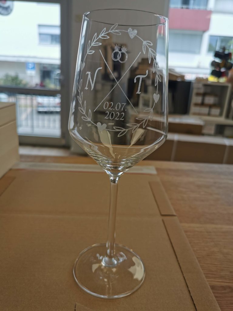 Weinglas für Hochzeitspaar Gravur mit Initialen und Datum